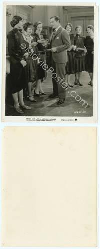9y249 IT 8x10 still '27 Antonio Moreno passes out slips to sexy Clara Bow & her co-workers!