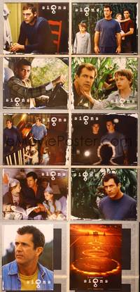 1e026 SIGNS 10 int'l LCs '02 M. Night Shyamalan, Mel Gibson, Joaquin Phoenix, Abigail Breslin