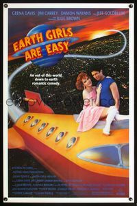 1v222 EARTH GIRLS ARE EASY 1sh '89 great image of Geena Davis & alien Jeff Goldblum on space ship!