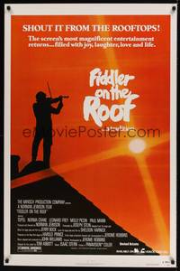 1v244 FIDDLER ON THE ROOF video 1sh R79 cool silhouette image of Topol on rooftop!