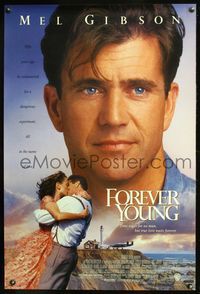 1w234 FOREVER YOUNG 1sh '92 super close up of Mel Gibson + romancing Jamie Lee Curtis!