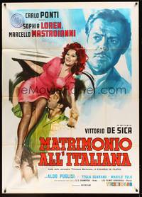 2e078 MARRIAGE ITALIAN STYLE Italian 1p '64 de Sica, art of sexy Loren & Mastroianni by Crovato!