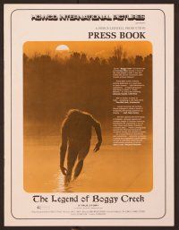 2f255 LEGEND OF BOGGY CREEK pressbook '73 great Ralph McQuarrie art of swamp monster!