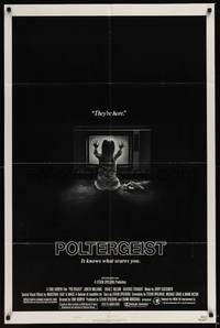 2h675 POLTERGEIST style B 1sh '82 Tobe Hooper, classic They're here image of little girl by TV!