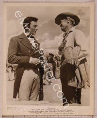 2y644 ALAMO 2 8x10 stills '60 Richard Widmark & Laurence Harvey in the War of Independence!