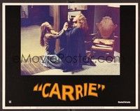 3d314 CARRIE LC #8 '76 Stephen King, Sissy Spacek kneeling before crazy mother Piper Laurie!