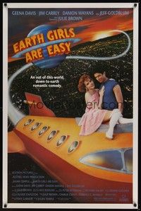 3k152 EARTH GIRLS ARE EASY 1sh '89 great image of Geena Davis & alien Jeff Goldblum on space ship!