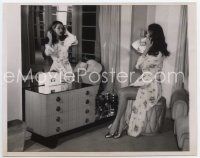 3r208 HAZEL BROOKS 7.25x9 news photo '47 putting on her makeup in her small luxurious home!