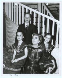 3r243 JOAN CRAWFORD candid 8x10 still '50s w/her children EXCEPT for Christina, filming Queen Bee!