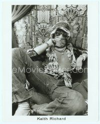3r250 KEITH RICHARDS 8x10 still '70s seated portrait in sunglasses with hankerchief over face!