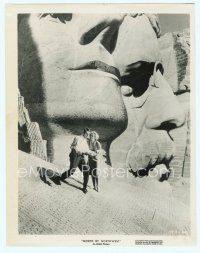 3r304 NORTH BY NORTHWEST 8x10 still '59 classic image of Cary Grant & Saint on Mt. Rushmore!