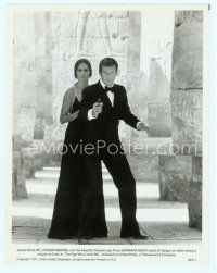 3r404 SPY WHO LOVED ME 8x10 still '77 Roger Moore as James Bond full-length w/sexy Barbara Bach!
