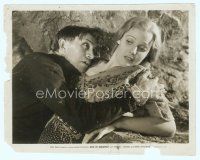 3r499 ZOO IN BUDAPEST 8x10 still '33 creepy guy tries to grab scared young Loretta Young!