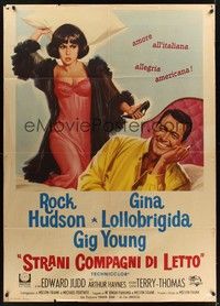 4a469 STRANGE BEDFELLOWS Italian 1p '65 different art of sexy Gina Lollobrigida & Rock Hudson!