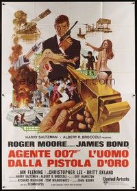 4a575 MAN WITH THE GOLDEN GUN Italian 2p '74 art of Roger Moore as James Bond by Robert McGinnis!