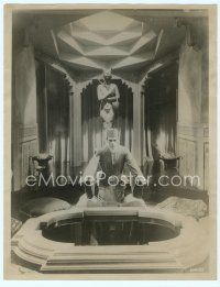 4j150 MUMMY deluxe 11x14.25 still '32 Boris Karloff kneeling in front of pool in altar room!