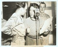 4s206 BURGESS MEREDITH 7x9 news photo '41 the diminuitive star does radio show on Army base in NJ!