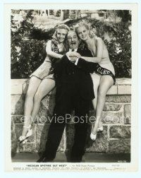4s397 MEXICAN SPITFIRE OUT WEST 8x10 still '40 Leon Errol between two sexy showgirls!