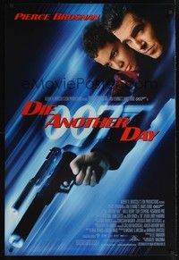 5f170 DIE ANOTHER DAY 1sh '02 Pierce Brosnan as James Bond & Halle Berry as Jinx!
