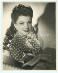 5g002 ANNE BAXTER signed deluxe 11x14 still '40s great seated portrait when she was very young!