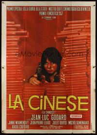5h273 LA CHINOISE Italian 2p '67 Jean-Luc Godard, close up of Juliet Berto pointing gun!