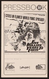 5j392 FIVE MILLION YEARS TO EARTH pressbook '67 cities in flames, world panic spreads!
