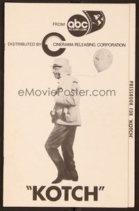 5j565 KOTCH pressbook '71 Walter Matthau w/baby & balloon, directed by Jack Lemmon!