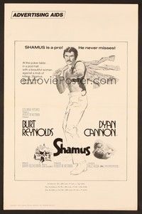 5j829 SHAMUS pressbook '73 private detective Burt Reynolds is a pro that never misses!