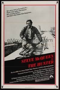 5m423 HUNTER 1sh '80 great image of bounty hunter Steve McQueen!
