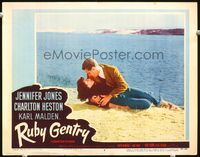 5z494 RUBY GENTRY LC #4 '53 Jennifer Jones & Charlton Heston embracing by the ocean!