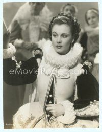 6a178 FIRE OVER ENGLAND 7x9.25 still '37 c/u of beautiful young Vivien Leigh in royal costume!