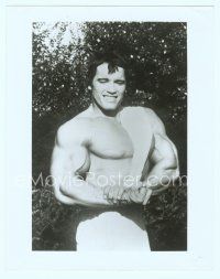 6a240 HERCULES IN NEW YORK 8x10 still '70 c/u of young barechested Arnold Schwarzenegger flexing!