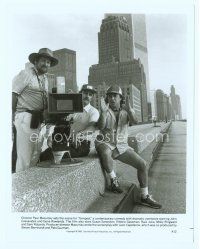 6a544 TEMPEST candid 8x10 still '82 great image of director Paul Mazursky by camera!