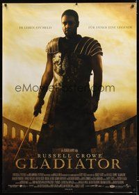 6f095 GLADIATOR German 33x47 '00 cool full-length image of Russell Crowe, directed by Ridley Scott