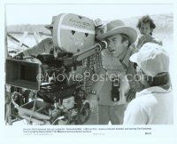 6k348 HONKYTONK MAN candid 7.5x9.5 still '82 director Clint Eastwood setting up a scene by camera!