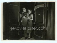 6k356 HOUSE ON HAUNTED HILL 7.5x10 still '59 c/u of Richard Long standing in doorway with gun!