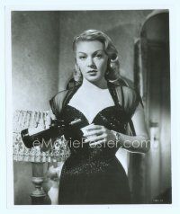 6k156 BAD & THE BEAUTIFUL 8x9.75 still '53 great c/u of sexy Lana Turner pouring a glass of wine!