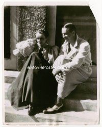 6k032 MARLENE DIETRICH/MAURICE CHEVALIER 7x9 news photo '30s sitting on steps & relaxing!