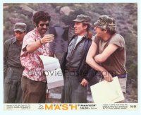 6k090 MASH color 8x10 still '70 Elliott Gould & Donald Sutherland are the pros from Dover!