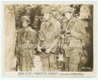 6k491 OBJECTIVE BURMA 8x10 still '40s Errol Flynn in full uniform standing between two soldiers!