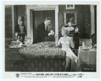 6k517 PRINCE & THE SHOWGIRL 8x10 still '57 Laurence Olivier serving drink to sexy Marilyn Monroe!