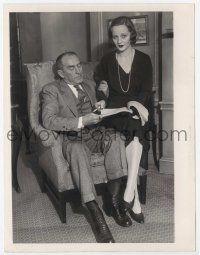 6k603 TALLULAH BANKHEAD 7x9.25 news photo '31 sitting on chair with her father the congressman!