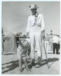 6k624 TONY CURTIS deluxe 7.5x9.5 still '50s walking on the beach with his young daughter Kelly!