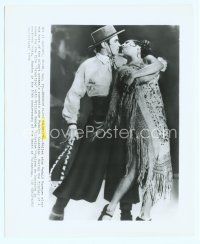 6k632 VALENTINO 8x10 still '77 full-length romantic c/u of Rudolph Nureyev & Michelle Phillips!