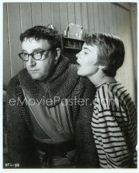 6k473 MOUSE THAT ROARED English 8x10 still '59 close up of Peter Sellers & pretty Jean Seberg!