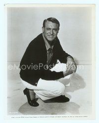 6m088 CARY GRANT 8x10.25 still '62 full-length kneeling portrait from That Touch of Mink!