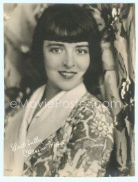 6m112 COLLEEN MOORE deluxe 6.75x9 still '29 smiling portrait with her trademark haircut!