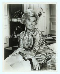 6m154 DORIS DAY 8x10.25 still '68 seated portrait from Where Were You When the Lights Went Out!
