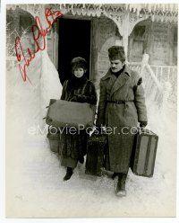 6s181 JULIE CHRISTIE signed 8x10 still '65 in tearful scene from Doctor Zhivago with Omar Sharif!
