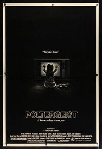 6w194 POLTERGEIST style B 40x60 '82 Tobe Hooper, classic They're here image of little girl by TV!